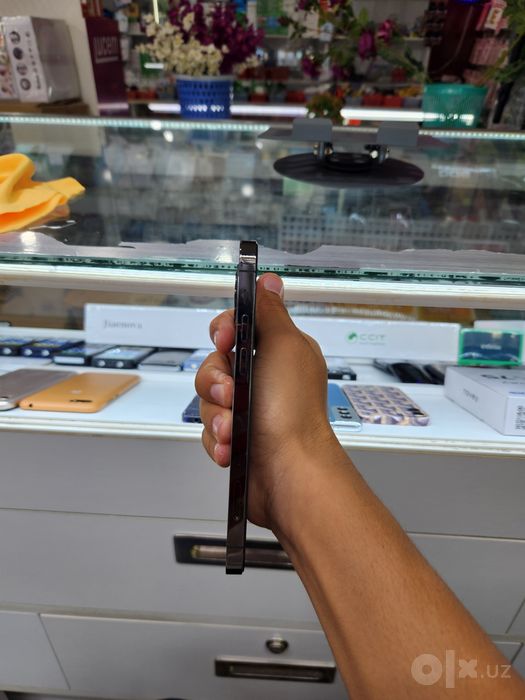 IPhone 12 pro qora rangda 185 dolir