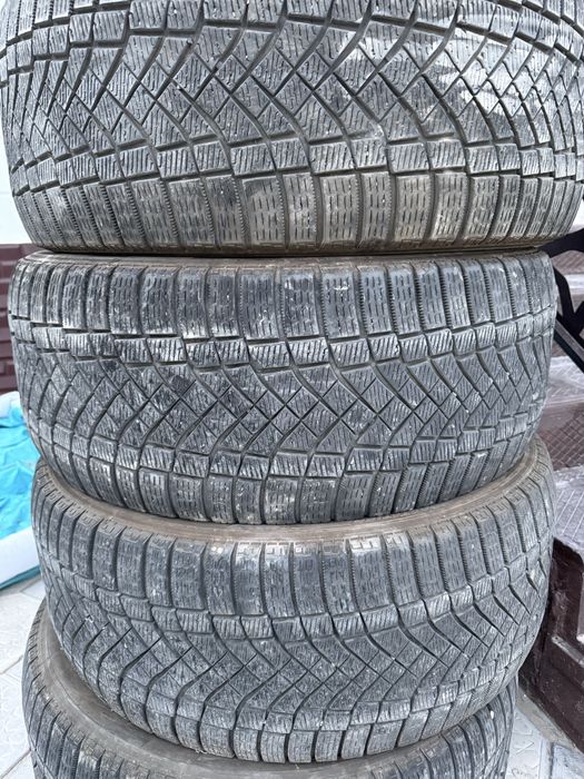 Продам автошины на LX 570