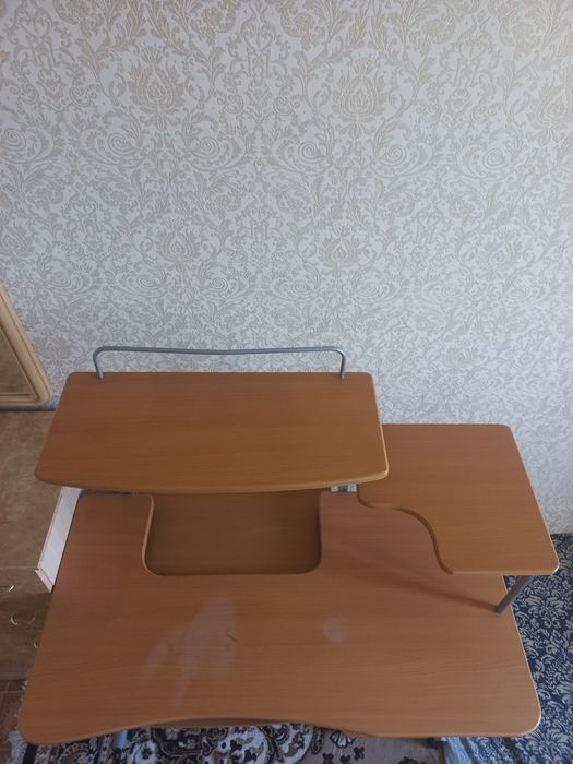 Компьютерный стол.