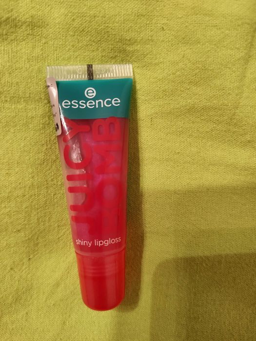 Гланц за устни, плодов аромат, три вида