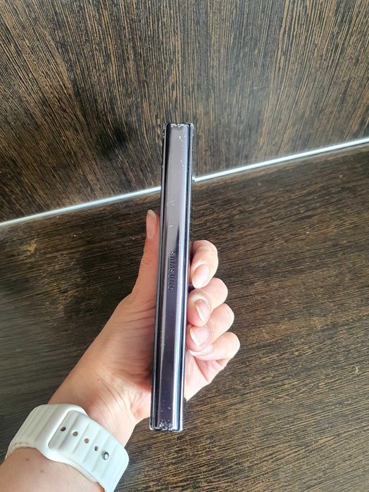 Телефон samsung Z Fold4.