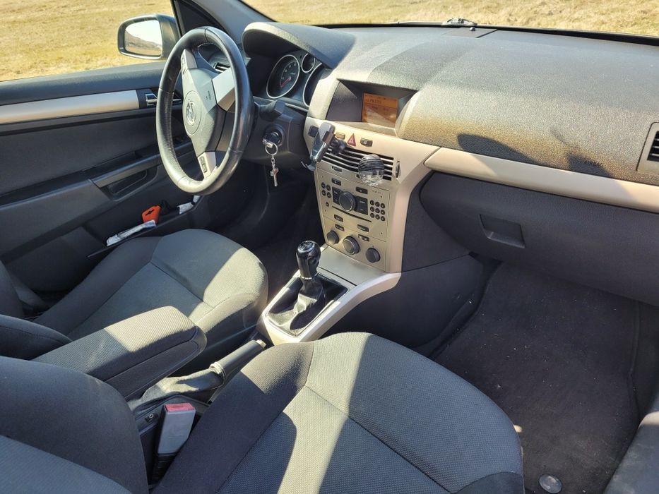 Vand Opel Astra H 1.6 benzina (116 CP) si cu GPL Tomasseto Qbox