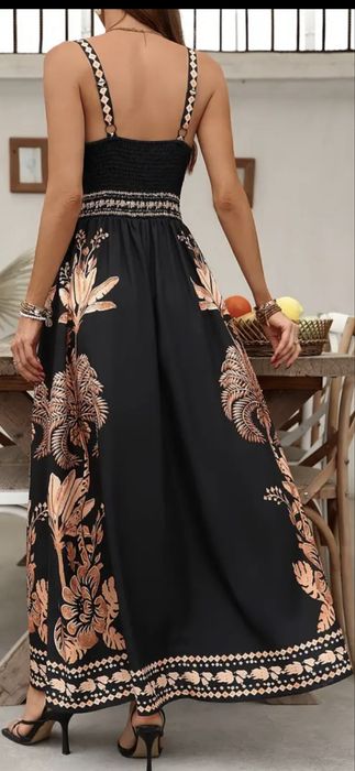 Рокля с флорални мотиви