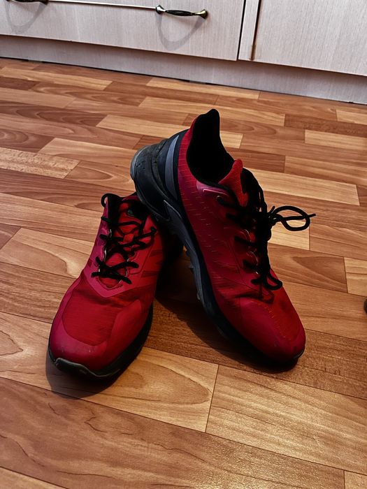 Продам новые кроссовки