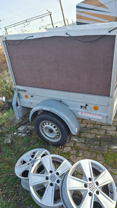 Remorci diferite modele