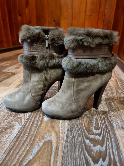 Продам замшевые ботильоны