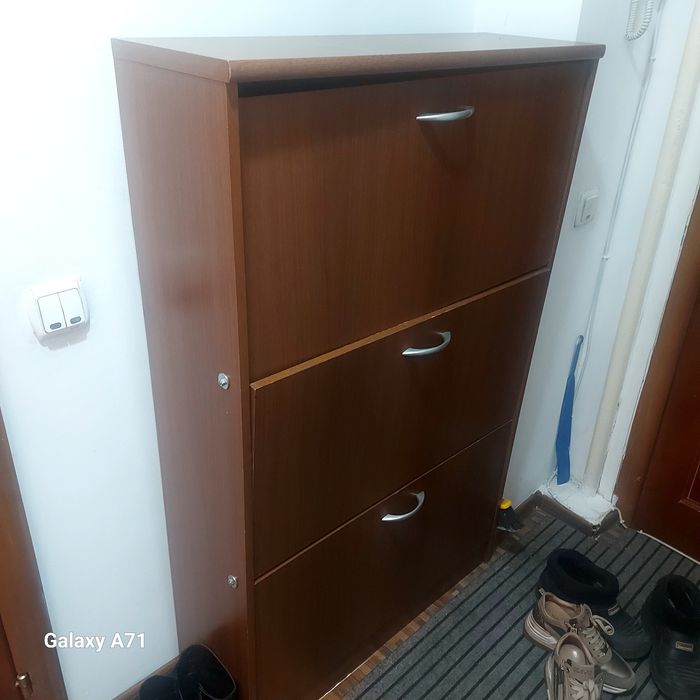 Обувной шкаф коричневый