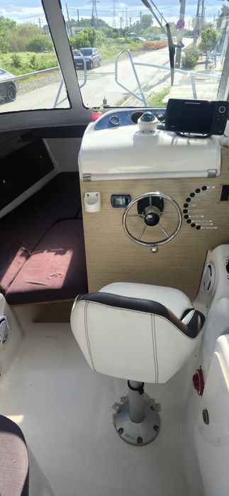 Quicksilver 650 Weekend - Barcă cabinată 6.5m (2007) – Recent recondiționată – Full dotări + Peridoc inclus
