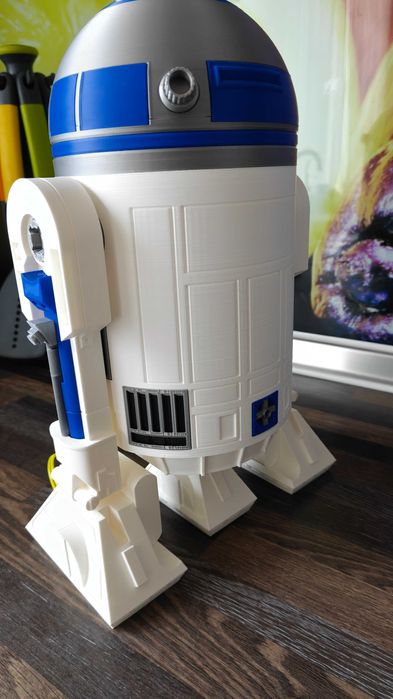 3D принтиран модел R2-D2 от Star Wars – височина 32 см