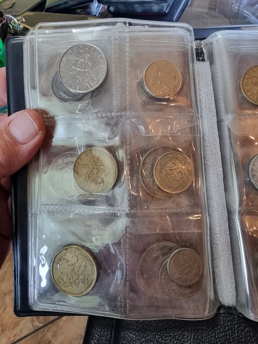 60 монети /25 Български 35 чужди +албум