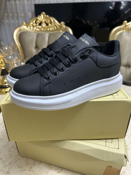Adidasi Alexander McQueen nou