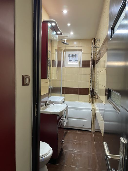 Inchiriez apartament o camera zona Vlaicu