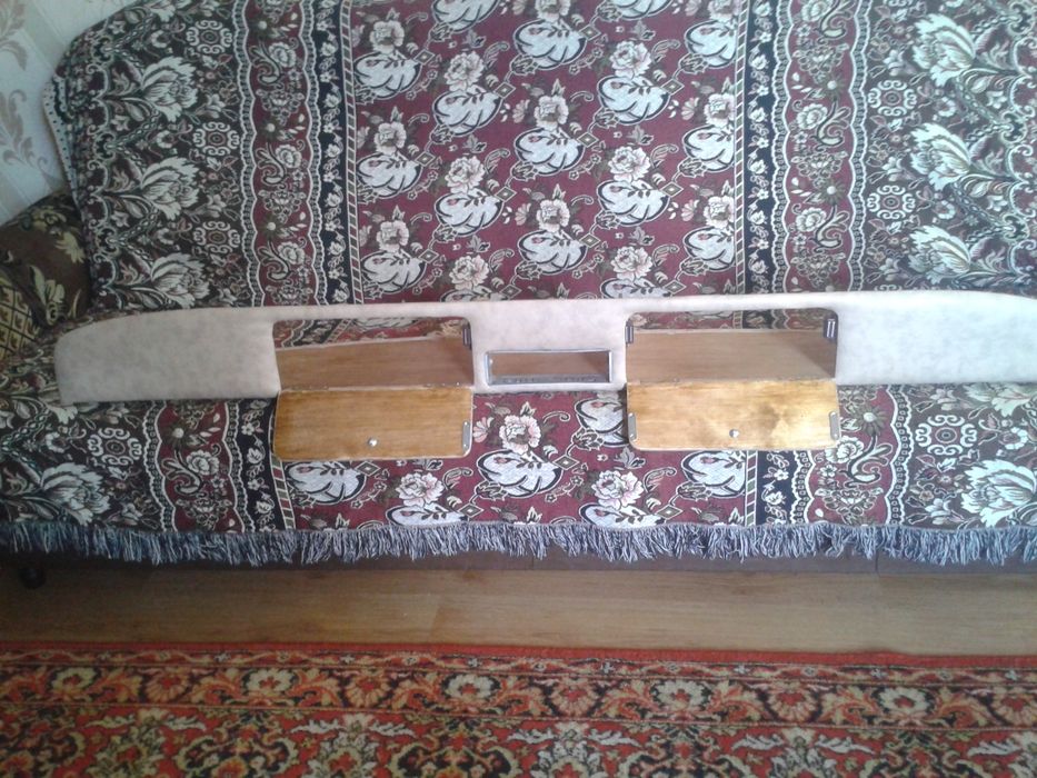 полка в салон авто.