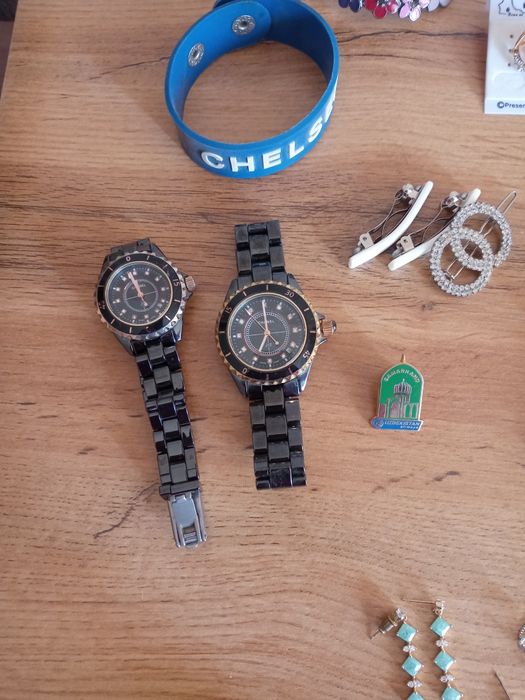 Продам часы и бижутерии