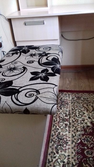 Стол-уголок для учёбы и досуга