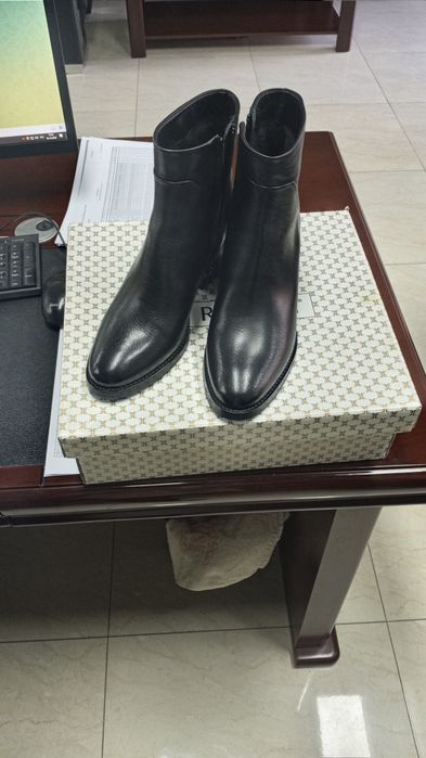 Продаю кожаные полусапожки  женские