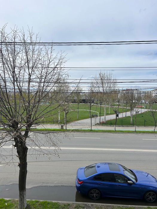 Vand apartament cu 3 camere, etajul 1