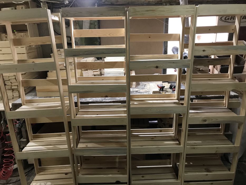 Дървени стелажи за заведения и магазини