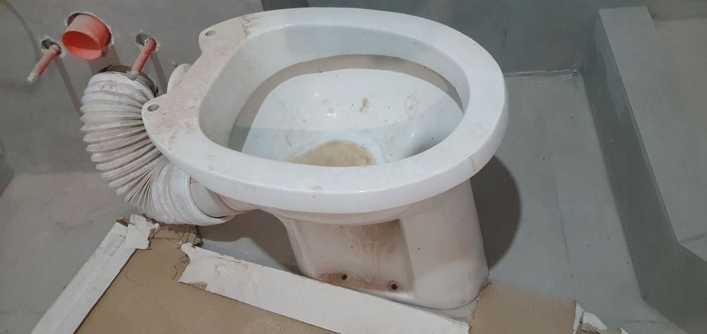 Продам унитаз для ремонта