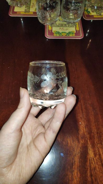 Рюмки и бокалы под напитки