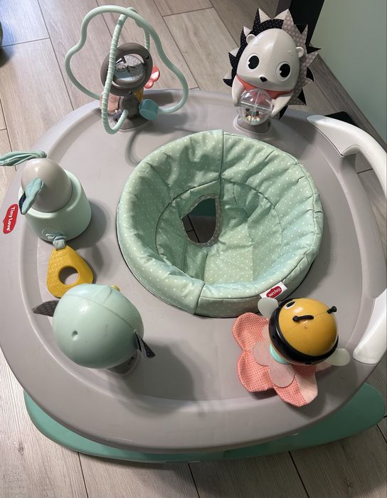 Мобилен център за игра- проходилка Tiny love