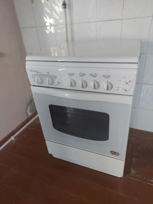 Продам газовую плиту Гефест