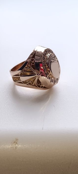 Продам золотую печатку.