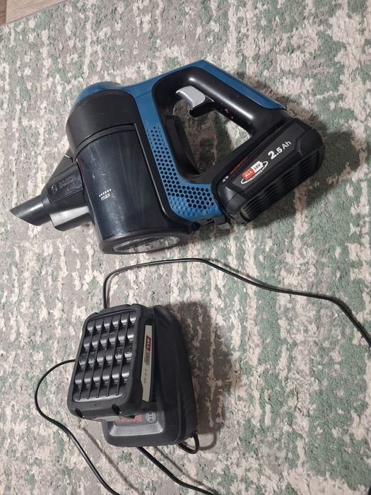 Aspirator vertical bosch unlimited serios 6
