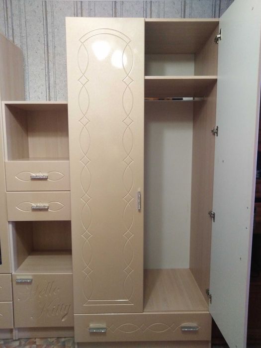 Отличная вместительная стенка