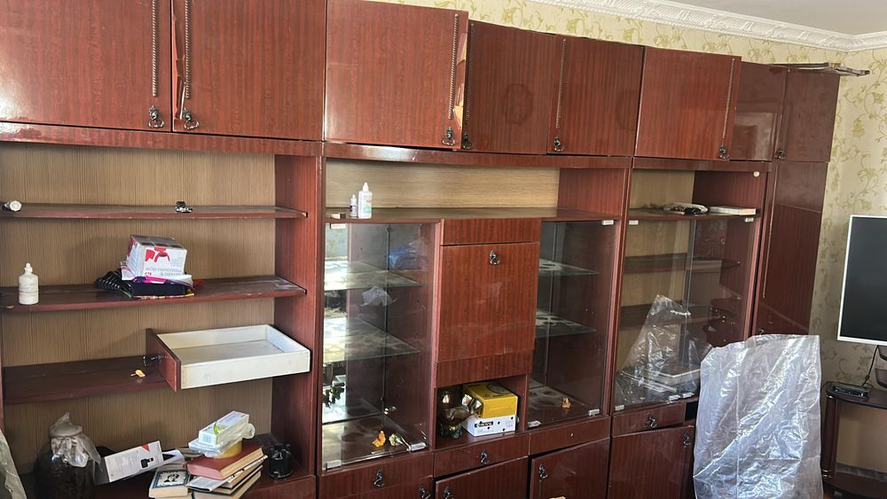 Отдам даром советскую стенку