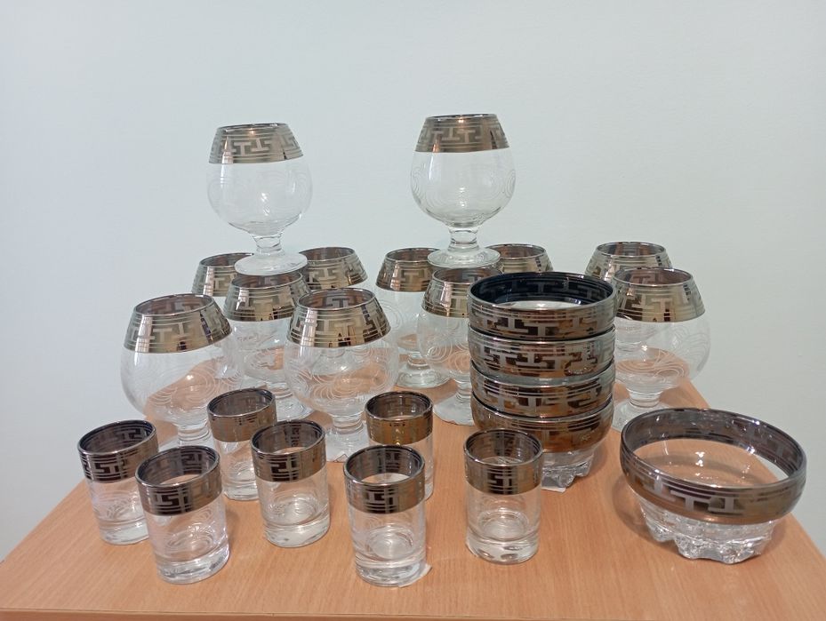 Посудные сервизы и наборы