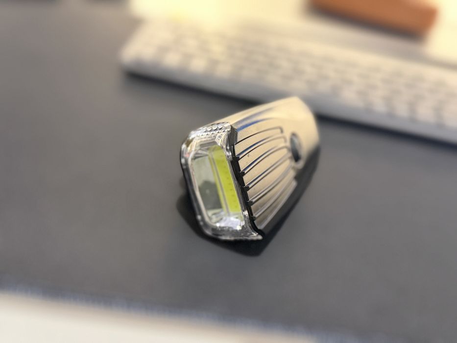 Far bicicleta cu acumulator