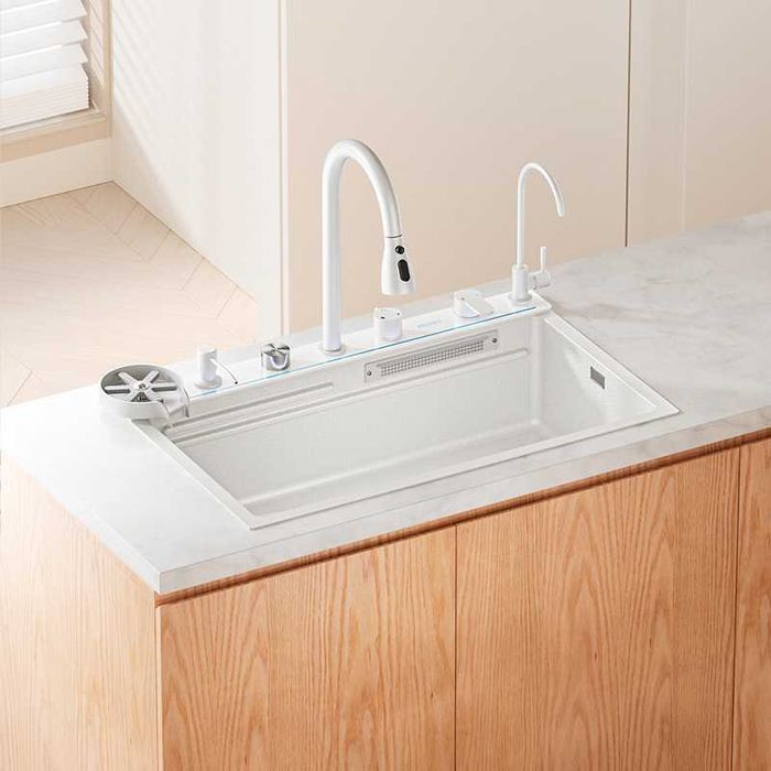 Бяла кухненска мивка с опция за пълно персонализиране