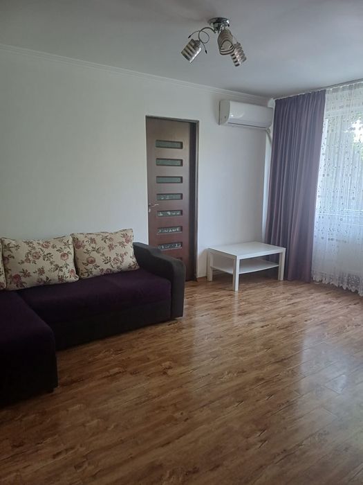 Vând Apartament cu 3 camere , etaj 1