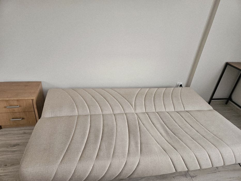 Бежов разтегателен диван