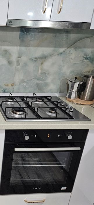 De vanzare hota telescopica electrolux 60 cm argintiu in stare perfect