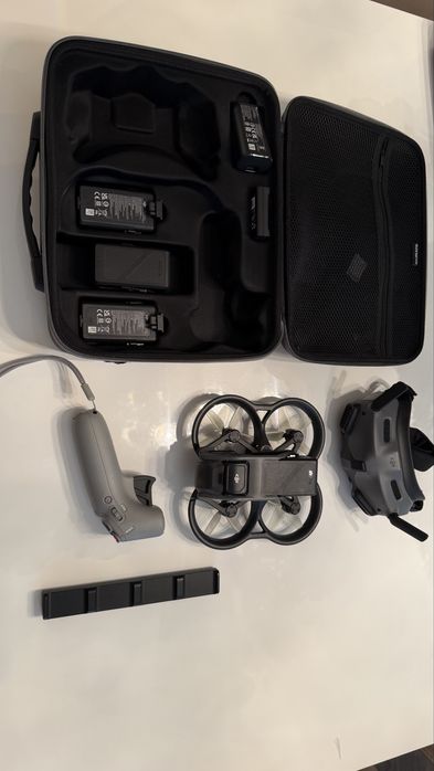 DJI Avata pachet complet(3 baterii extra , ochelari , joystick)