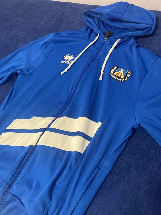 Официални дрехи на Левски