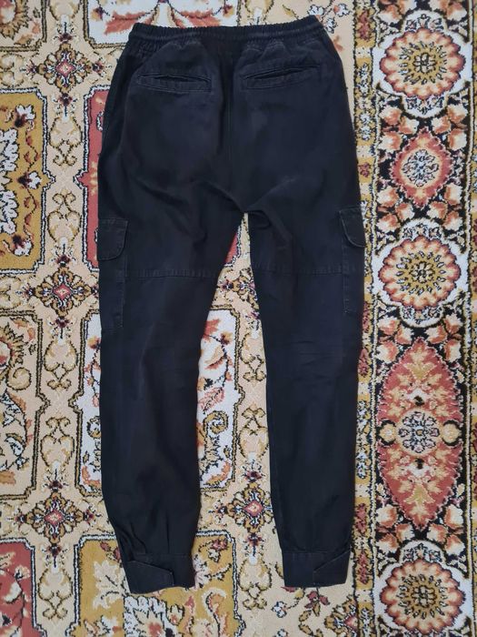 Pantaloni cargo cu buzunare