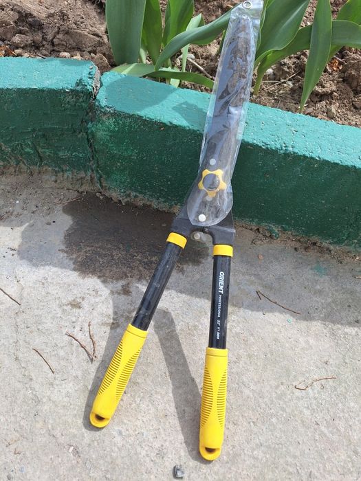 Поодаётся садовый ножница