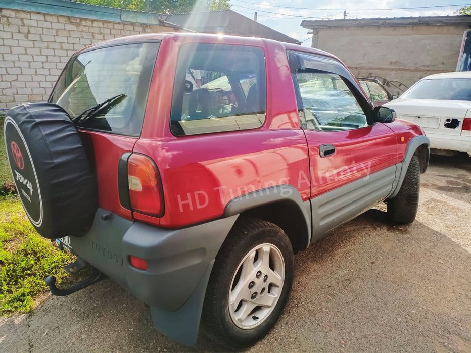 Фендера V1 на крылья Toyota Rav4