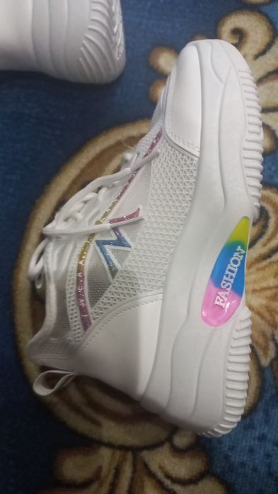 Продам кросовки новые