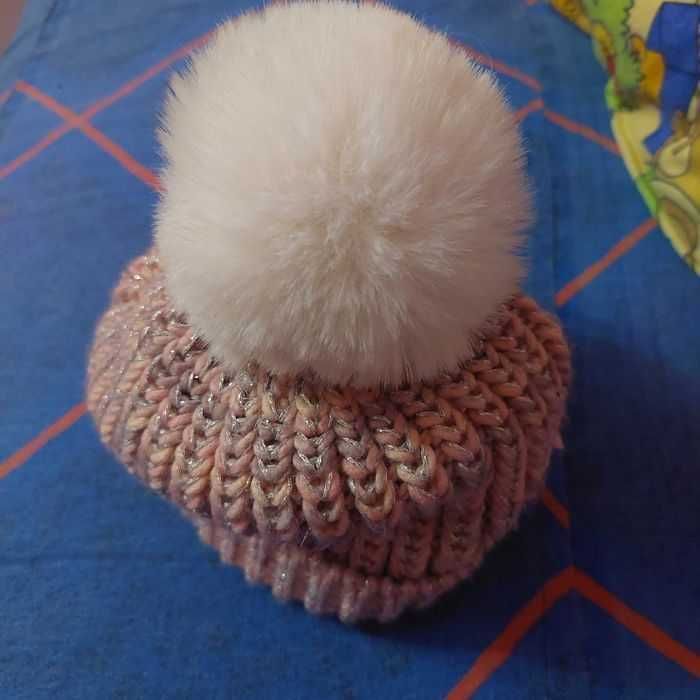 Fes blănit cu fir argintiu