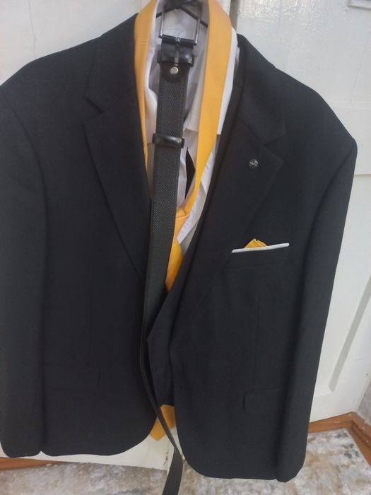 Erkaklar uchun kastyum shim jaketi bilan