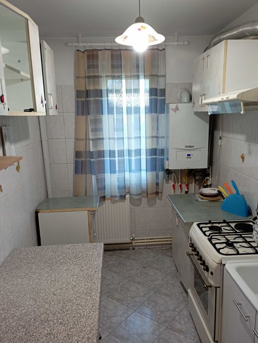 Închiriez apartament 2 camere,str Mircea cel Bătrân vizavi de mag.Profi ,et 1/9