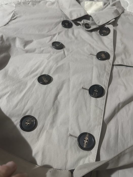 Max Mara ‘S double-breasted trench coat with a belt