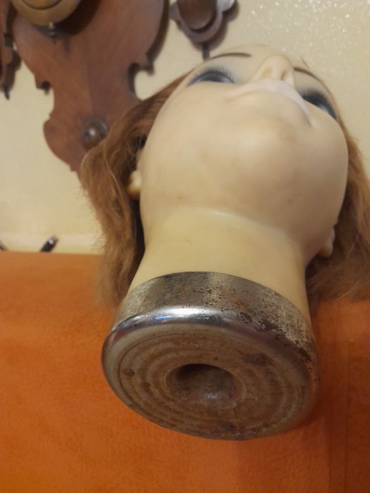Manechin cap de fetiță vintage, deosebit