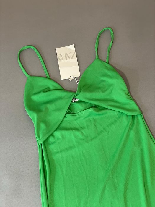 Рокля на Zara, нова