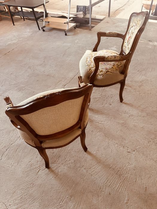 Чифт шведски кресла Louis XV – масивно дърво и оригинален гоблен