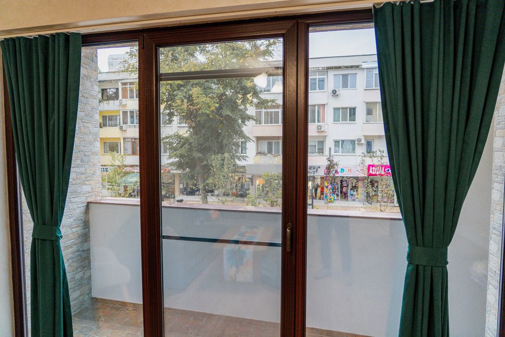 Дава се под наем Тристаен апартамент в Добрич, Център - 57 кв.м за 408 € - Снимка #15